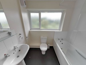 Bathroom - 20 Dollis Drive - Student homes Farnham for UCA Students