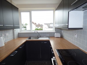 Kitchen 2 - 1 Dollis Drive - Student homes Farnham for UCA Students