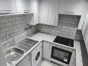 New kitchen, sink and washing machine - 20 Dollis Drive - Student homes Farnham for UCA Students