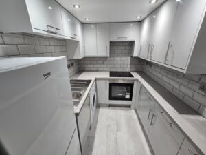New kitchen - 20 Dollis Drive - Student homes Farnham for UCA Students